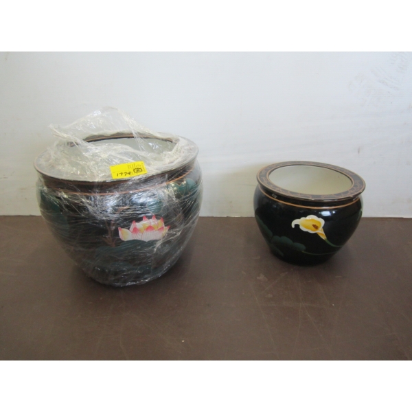 2 CERAMIC PLANT POTS