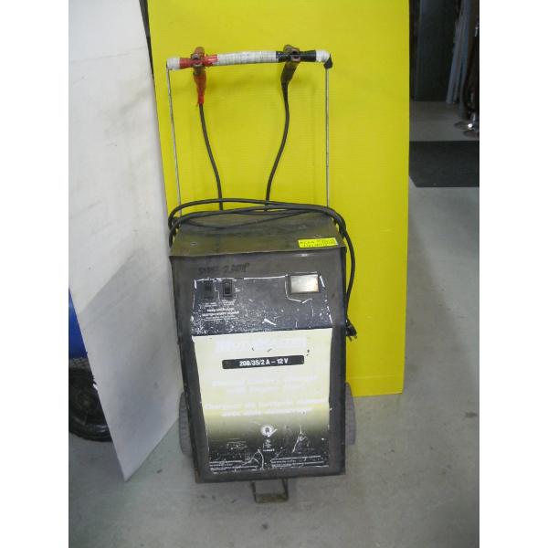 MOTOMASTER BATTERY CHARGER