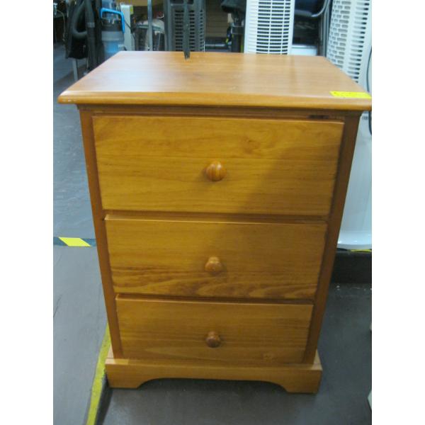 3 DRAWER SOLID WOOD SM. CHEST/BEDSIDE TABLE