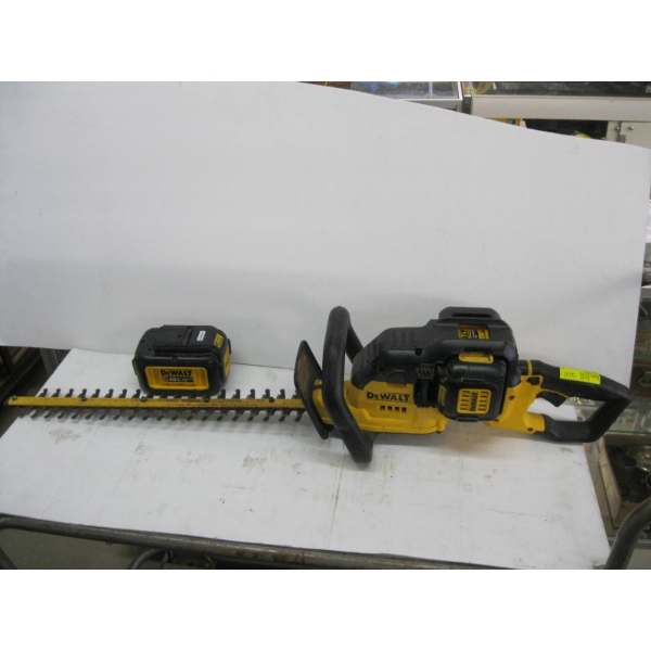 DEWALT CORDLESS HEDGE TRIMMER, 40V, W/2 BATTERIES, NO CHARGER
