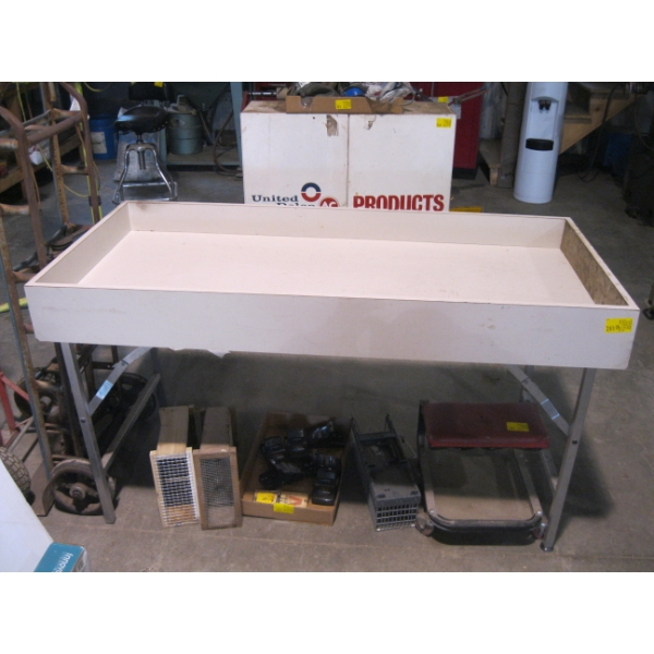 FOLDING BIN TYPE TABLE