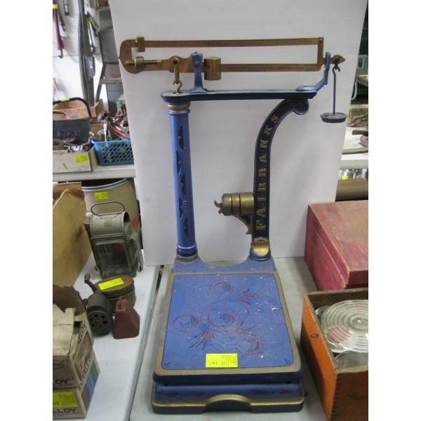 FAIRBANKS TABLETOP PLATFORM SCALE W/WEIGHTS