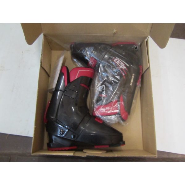 NEW PAIR OF VINTAGE SOLOMAN SKI BOOTS