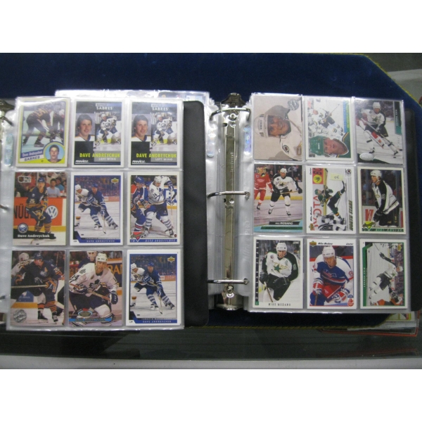 2 BINDERS OF HOCKEY CARDS