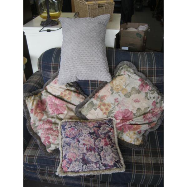 ASST. PILLOWS