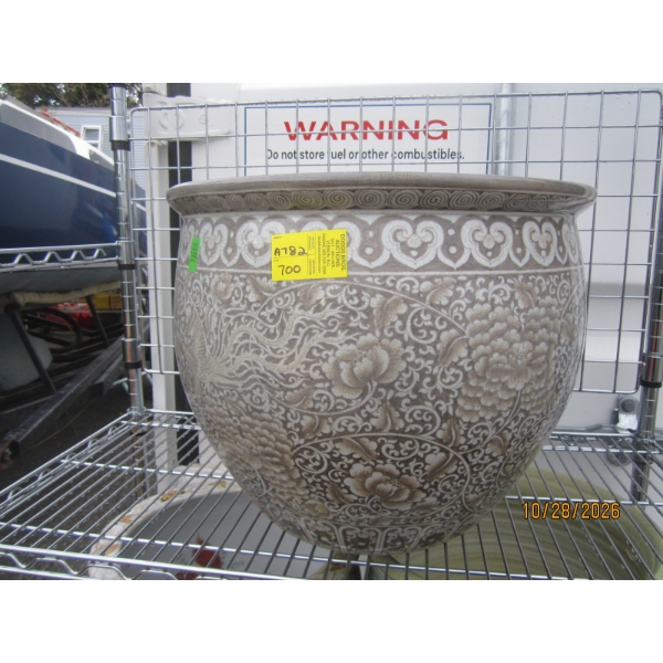 LG. PLANTER POT