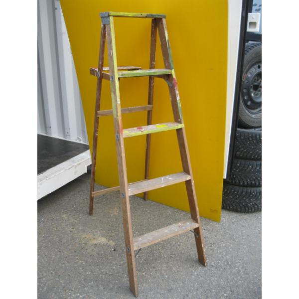 5' WOODEN STEPLADDER