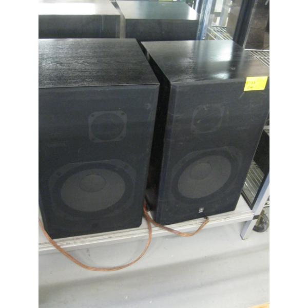 2 YAMAHA SPEAKERS