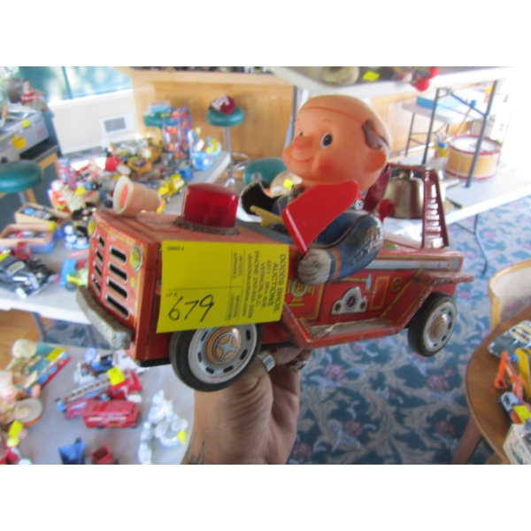 TIN BATTERY OPERATED CAR