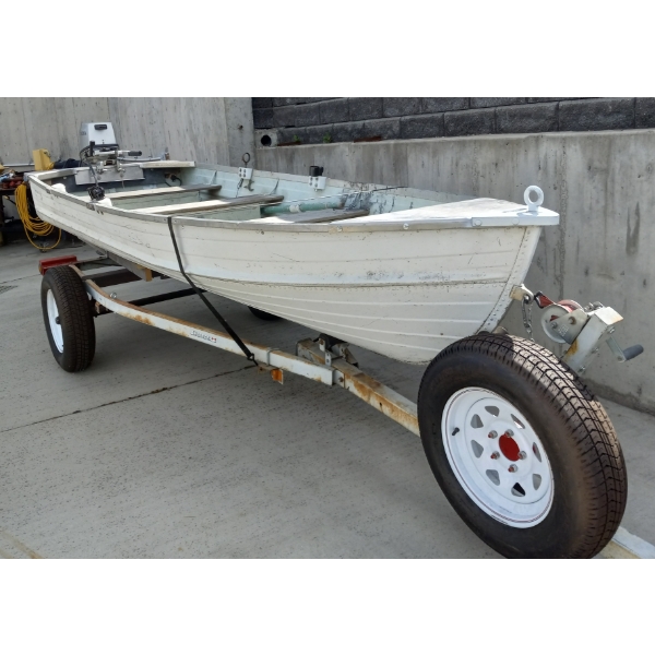 STARCRAFT 14' ALUMINUM FISHING BOAT ON HOME BUILT TRAILER (NO FENDERS) W/NEW TIRES