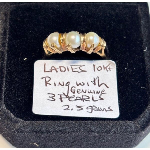 LADIES 10KT RING W/GENUINE 3 PEARLS, 2.5G, SZ 7