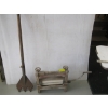Image 1 : WOODEN MAXWELLS RINGER & HAY CUTTER