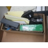 Image 2 : FLAT OF OFFICE SUPPLIES, DÉCOR ITEMS, ETC.