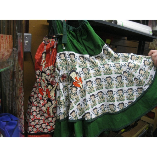 BETTY BOOP WINDCHIME & 2 APRONS