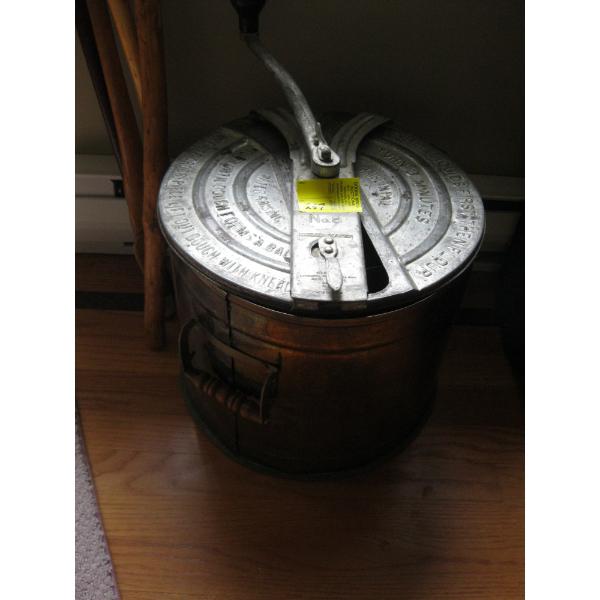 LG. HAND CRANK DOUGH KNEADER
