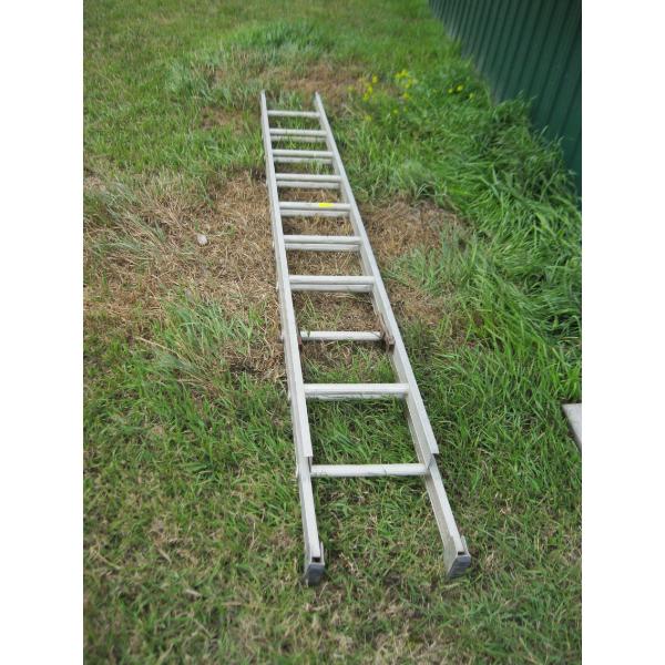 ALUMINUM EXTENSION LADDER