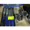 Image 2 : STORAGE DRAWER W/CONTENTS, BOLT ON VISE & A CHISEL SET
