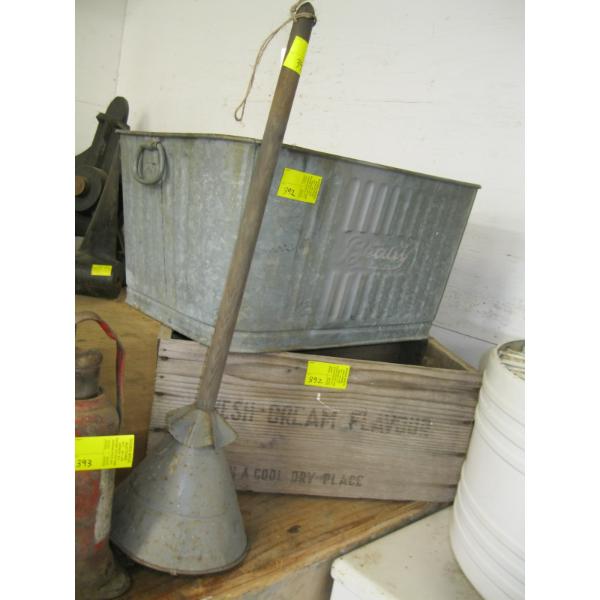 BEADY WASHTUB W/PLUNGER & WOODEN BOX
