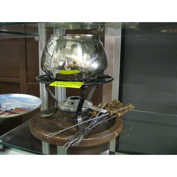 FONDUE POT