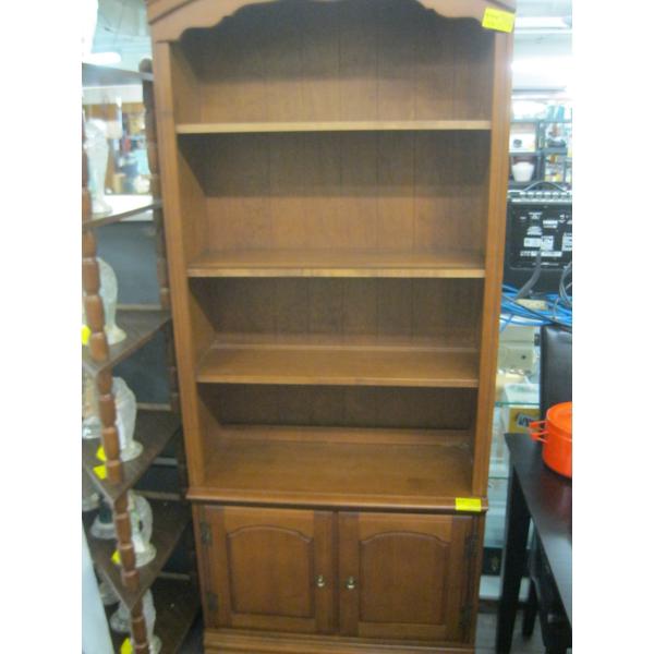 SOLID MAPLE DISPLAY SHELF UNIT W/LOWER 2 DOOR CUPBOARD