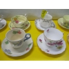 Image 3 : 14 TEACUPS/SAUCERS