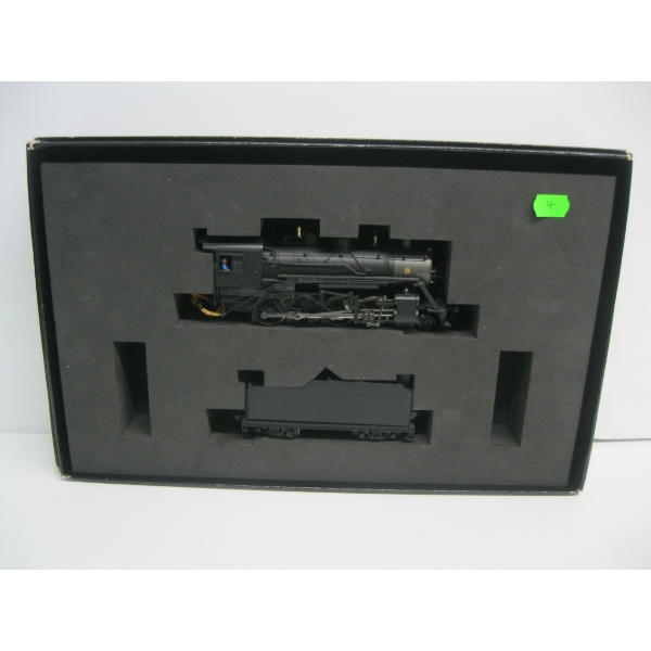 SPECTRUM HO SCALE LOCOMOTIVE & TENDER