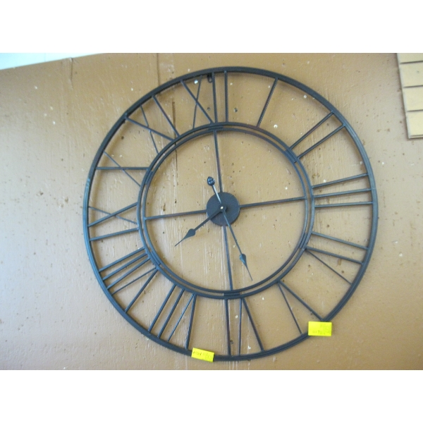 LG. METAL CLOCK