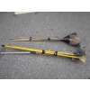 Image 2 : 2 BUNDLES OF ASST. SHOVELS, RAKES, BRUSHES, ETC.