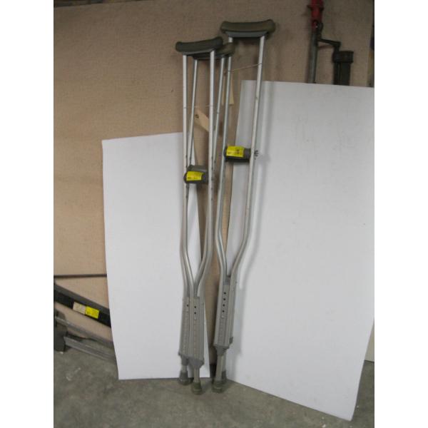 2 PAIRS OF ALUMINUM CRUTCHES
