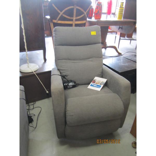 LAZY BOY POWER SWIVEL RECLINER W/REMOTE