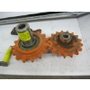 Image 2 : HAND WINCH & 2 CHAIN GEARS