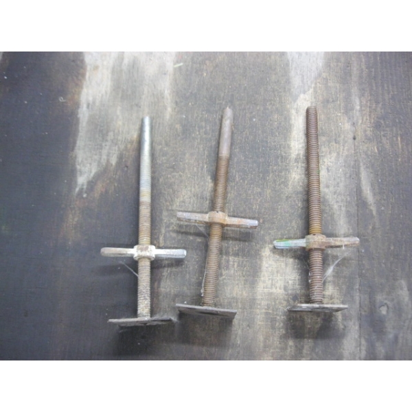3 ADJUSTABLE SCAFFOLDING FEET