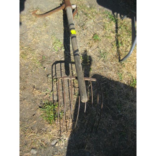 PV & A LG. MANURE FORK