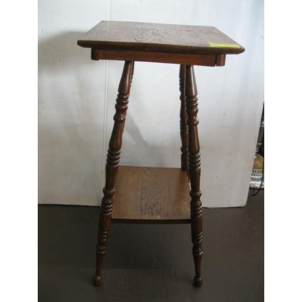 ANTIQUE SPOOL LEG SM. TABLE
