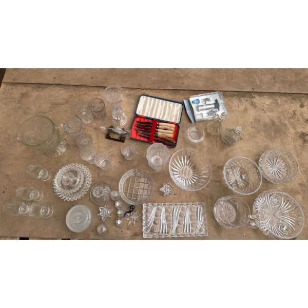 Assorted glassware, antler handle knives, wine vacuum sealer