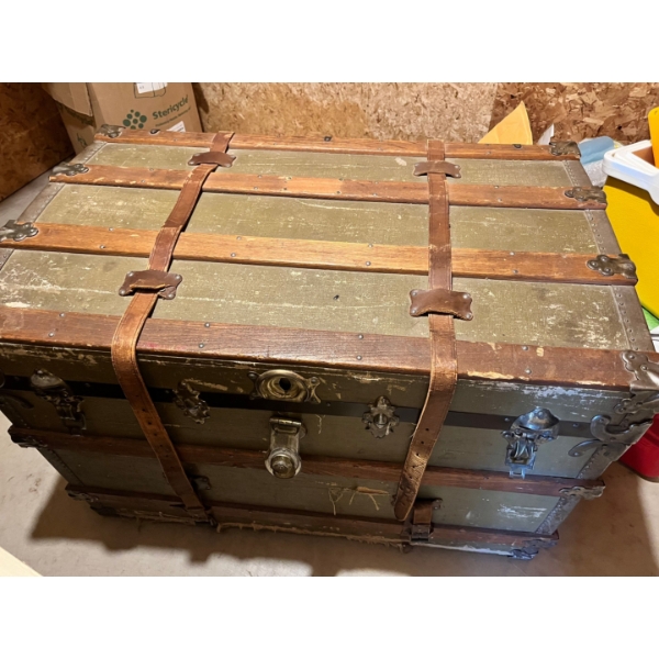 Antique Trunk Green in Colour with Leather Straps. Wood Top Tray Great Condition 3ft x 22'w x 25"tal