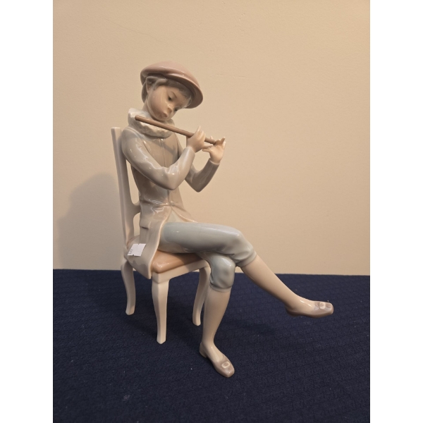 LLADRO Boy w/ Flute #4877 - 5W, 7D, 10T 