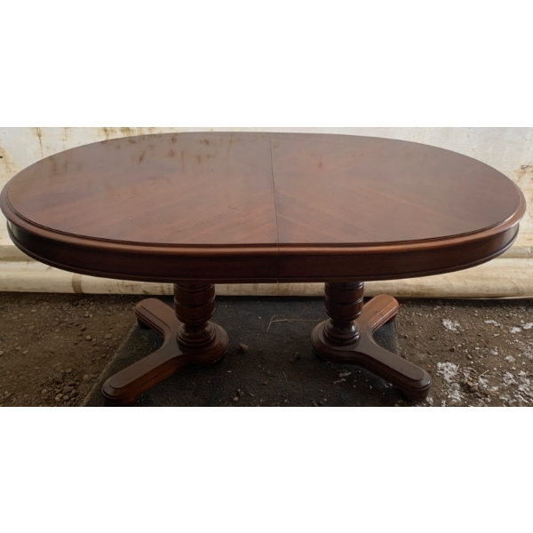 Wooden Table w/ 6 Chairs and 2 Leafs - ~ Table is Around 5.5Ft Wide, 3.5 Ft Deep, and 2.5 Ft Tall 