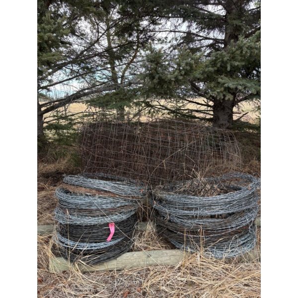  large amount of chicken wire and rolls of barbed wire length not knowing
