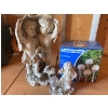 Image 1 : Garden decor two statues and solar lights 