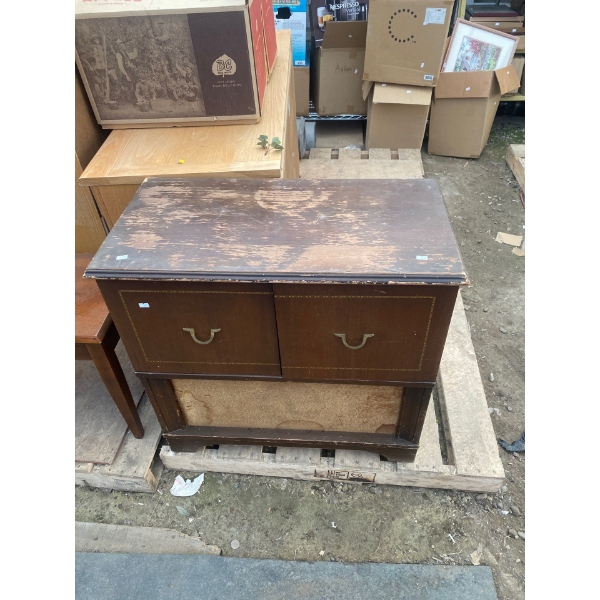 Wooden Cabinet Record Player & Radio