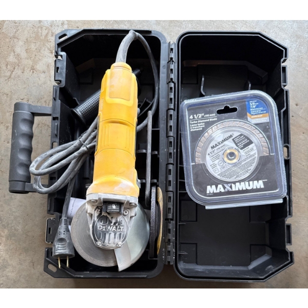 Dewalt 4 1/2" Angle Grinder - Electric w/ Case & Accessories 