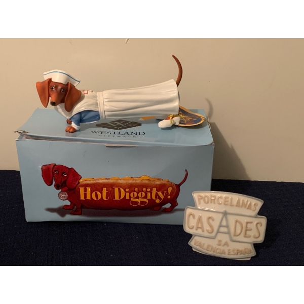 LLADRO Porcelain Sign 'Casades' w/ Westland Giftware 'Hot Diggity' Dog Resin Figure  (7L) 