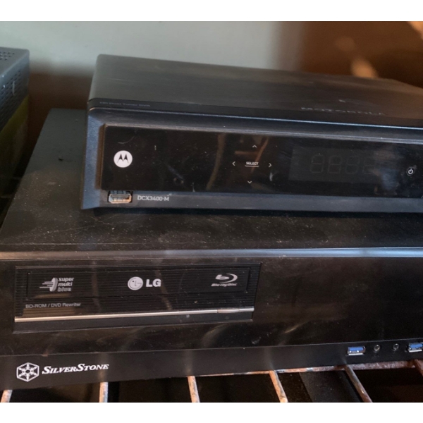 Motorolla HD Dual Tuner DVR w/ Silverstone DVD Rewriter Mo.DCX3400-N