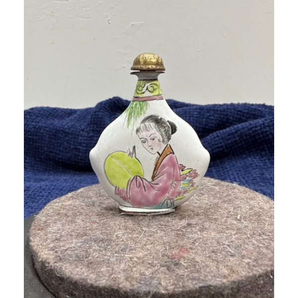 Hand Painted Lady Snuff Bottle with Spoon 3H