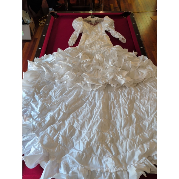 Gorgeous Vintage Wedding Dress with Veil