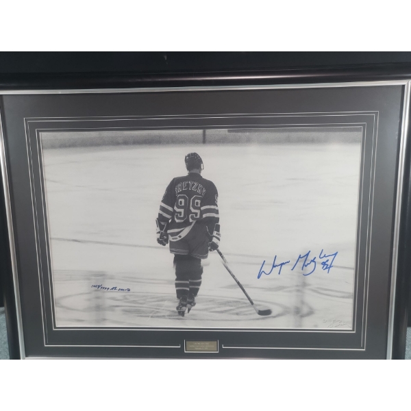 Signed Wayne Gretzky Photo