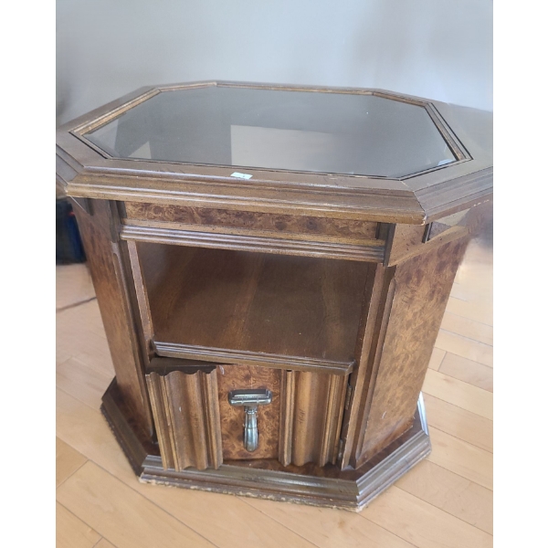 End Table w/ Glass Top and Storage 25" Diameter, 25 T