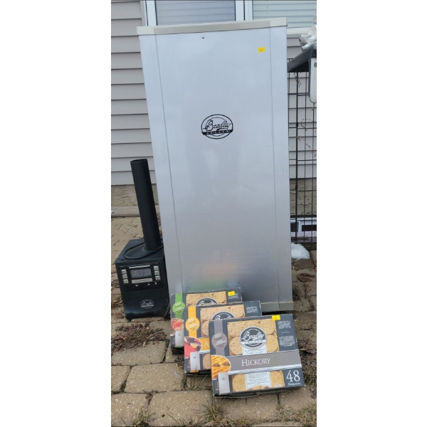 BRADLEY Smoker w/ Assorted Flavored Haze Chips - Barely Used 