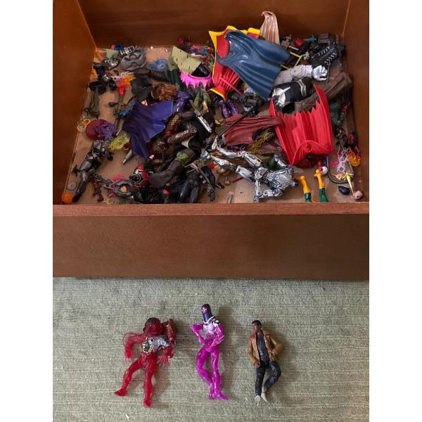 Krenner Predator, Star Wars Figure, Laser Thanos & Assortment of Mismatched/Unbuilt/Extra Pieces 